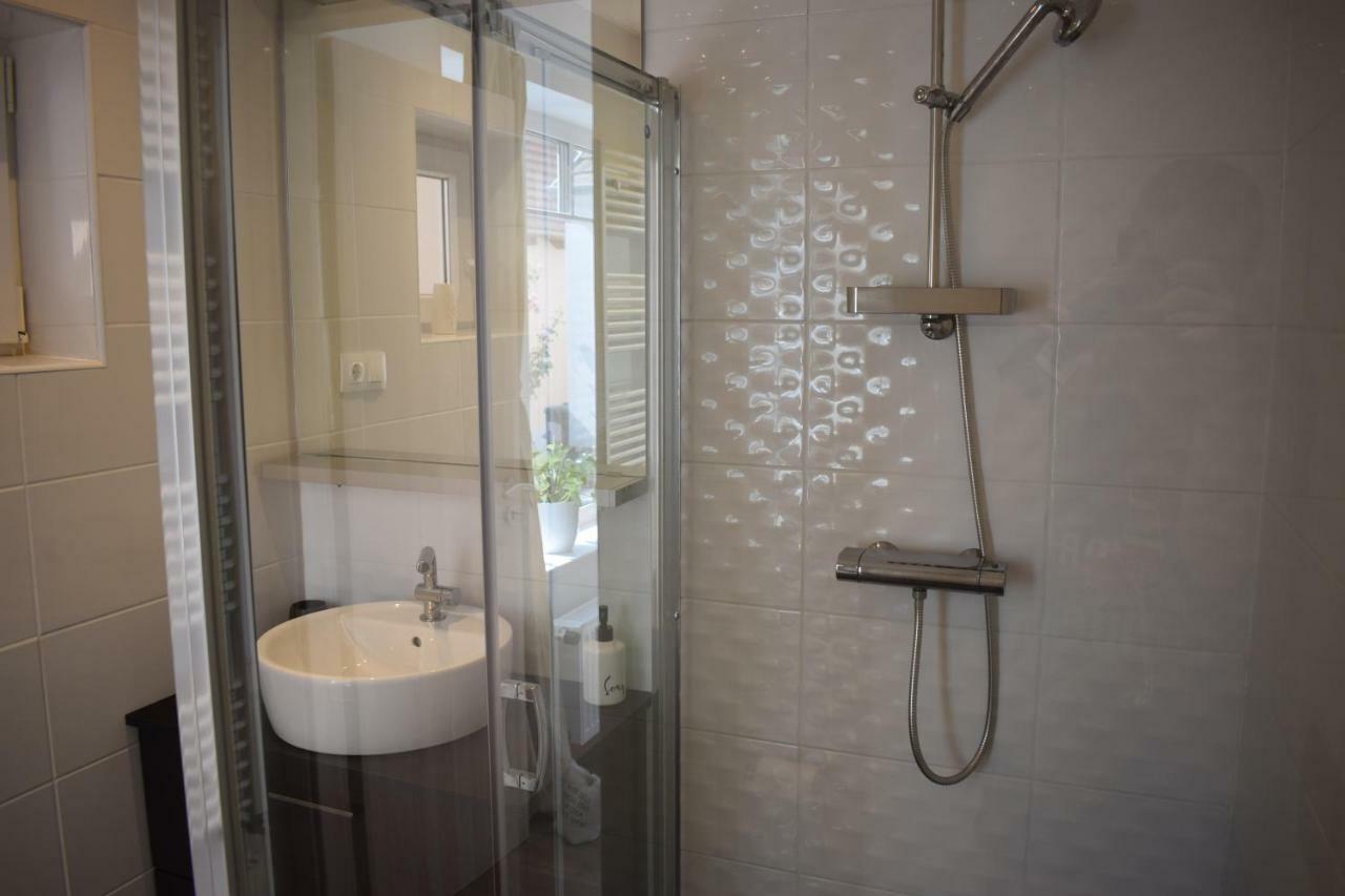 Buborek Apartman Тата Экстерьер фото